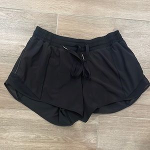 LULULEMON BLACK HOTTY HOT SHORTS | size 10 | 4” inseam |